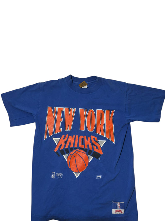 Vintage nutmeg mills New York Knicks Big logo shirt
