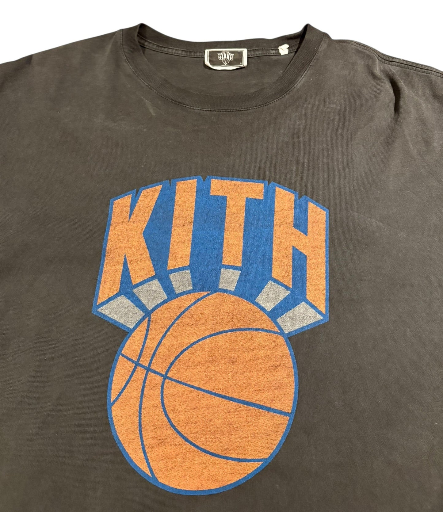 Kith New York Knicks 80s logo tee